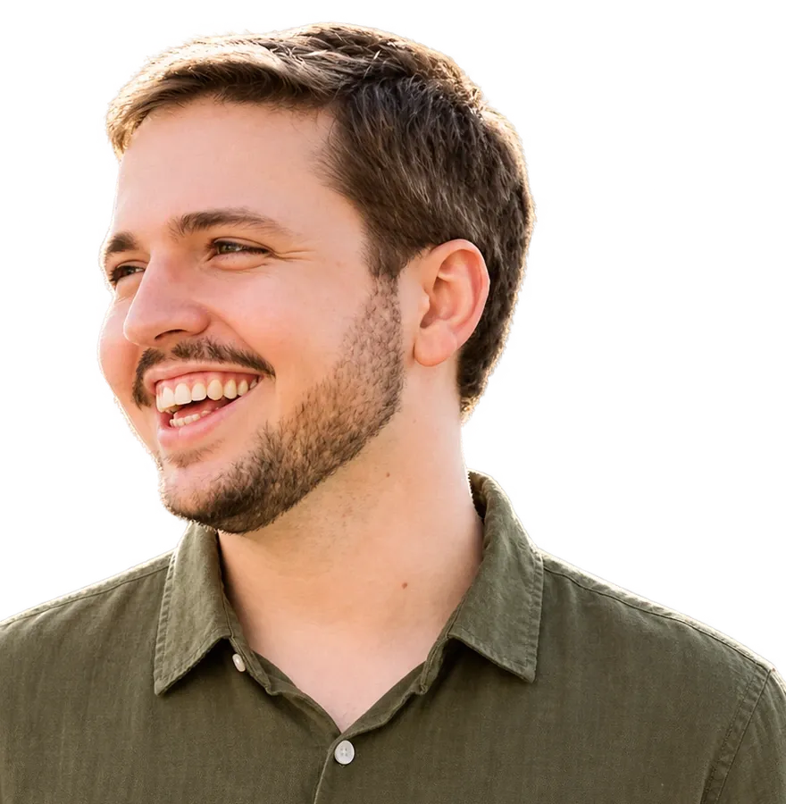 João Pedro Oliveira Freitas Leite, de camisa verde, sorrindo